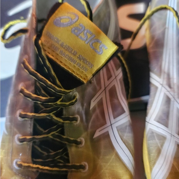 Asics Dynamic Yellow and Black running cleats - Picture 3 of 4